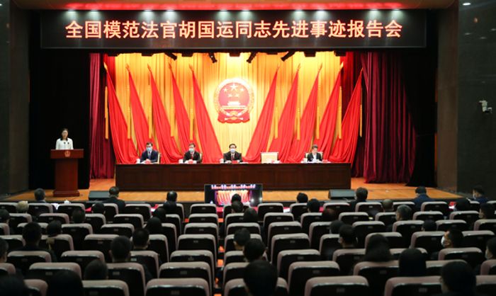 周强会见胡国运先进事迹视频报告会报告团成...
